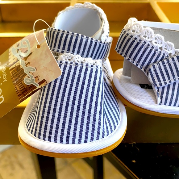 0-6 months little girls sandals NWT - Picture 1 of 3